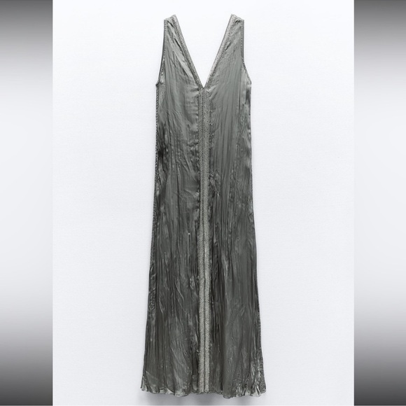 ZARA - Embroidered Satin Effect
Dress Limited Edition - XS - Picture 6 of 14